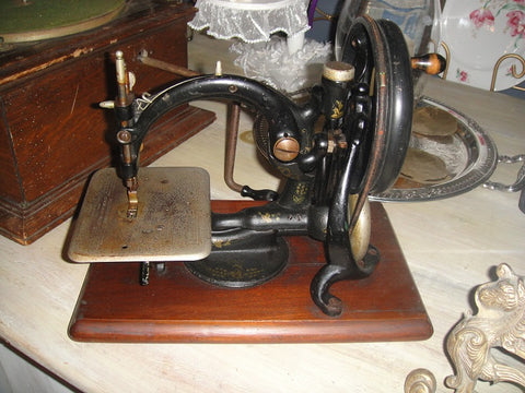 Antique Sewing Machine (#1095) - Vintage Affairs - Vintage By Design LLC